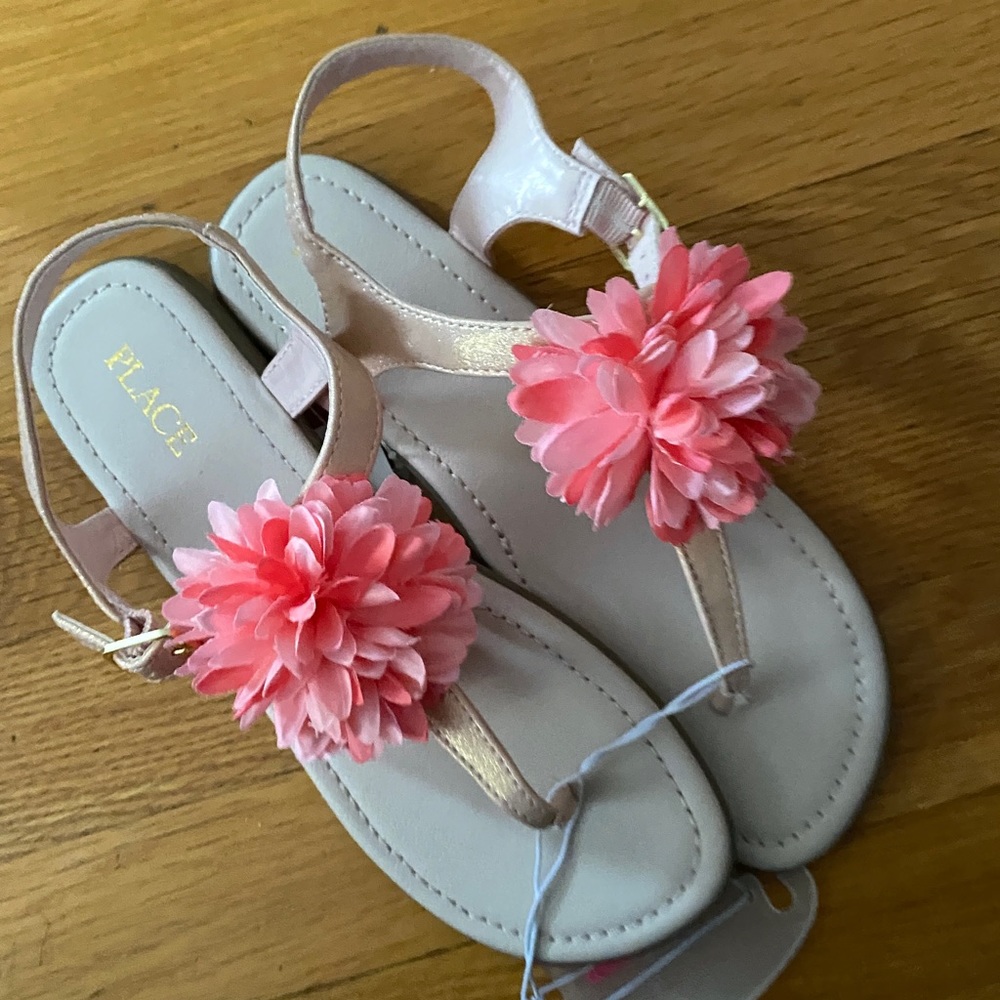 Children’s Place NWT big girls sandals.  Size 5 Melon color pouf detail.